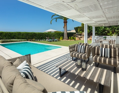 Villa en venta en Los Naranjos Golf, Nueva Andalucia