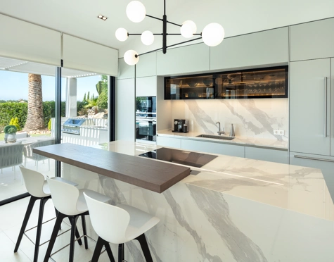 Villa en venta en Los Naranjos Golf, Nueva Andalucia