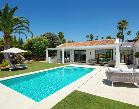 VILLA ANDALUZA MODERNA CERCA DEL CLUB DE GOLF LOS NARANJOS