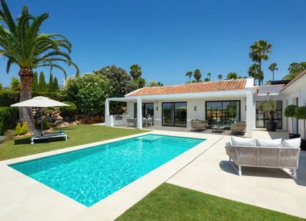 VILLA ANDALUZA MODERNA CERCA DEL CLUB DE GOLF LOS NARANJOS