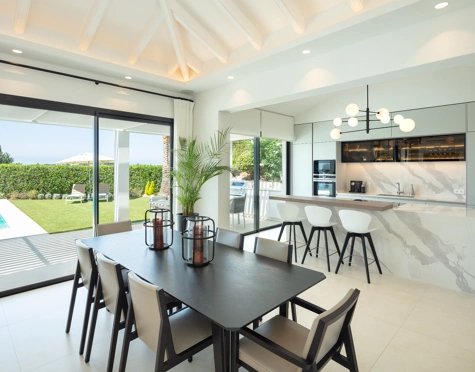 Villa en venta en Los Naranjos Golf, Nueva Andalucia