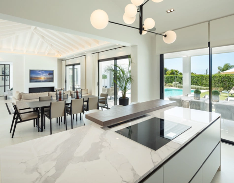 Villa en venta en Los Naranjos Golf, Nueva Andalucia