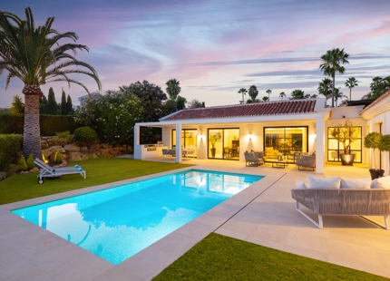 VILLA ANDALUZA MODERNA CERCA DEL CLUB DE GOLF LOS NARANJOS