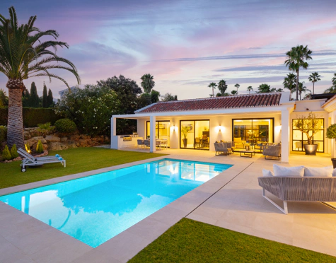 Villa en venta en Los Naranjos Golf, Nueva Andalucia