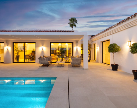 Villa en venta en Los Naranjos Golf, Nueva Andalucia