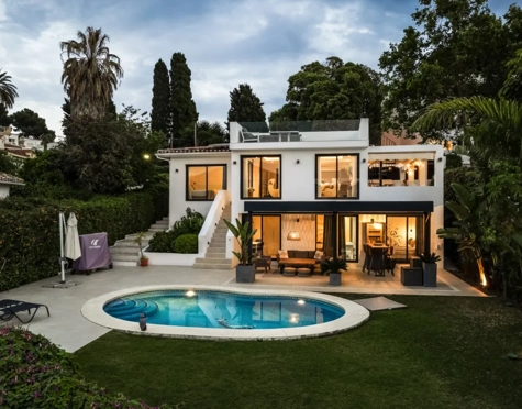 Villa en venta en Nueva Andalucia, Marbella