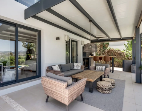 Villa for sale in Nueva Andalucia, Marbella