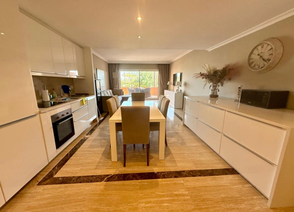 Elegante Apartamento de 3 dormitorios en Toplage de Marbella – Embrujo