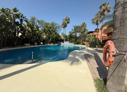 Elegante Apartamento de 3 dormitorios en Toplage de Marbella – Embrujo