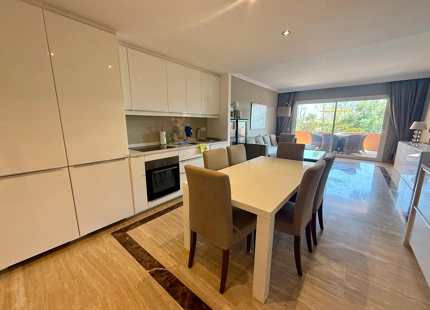 Elegante Apartamento de 3 dormitorios en Toplage de Marbella – Embrujo