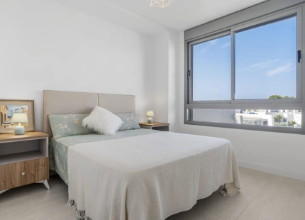 MODERN PENTHOUSE IN GATED COMMUNITY FOR SALE IN SELWO, ESTEPONA