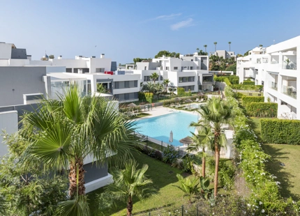 MODERN PENTHOUSE IN GATED COMMUNITY FOR SALE IN SELWO, ESTEPONA