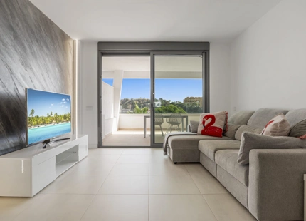 MODERN PENTHOUSE IN GATED COMMUNITY FOR SALE IN SELWO, ESTEPONA