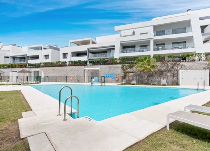 MODERN PENTHOUSE IN GATED COMMUNITY FOR SALE IN SELWO, ESTEPONA