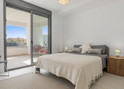 MODERN PENTHOUSE IN GATED COMMUNITY FOR SALE IN SELWO, ESTEPONA