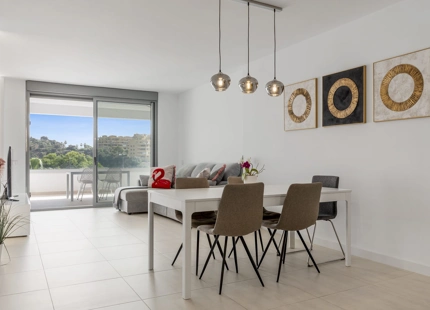MODERN PENTHOUSE IN GATED COMMUNITY FOR SALE IN SELWO, ESTEPONA