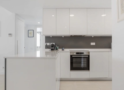 MODERN PENTHOUSE IN GATED COMMUNITY FOR SALE IN SELWO, ESTEPONA