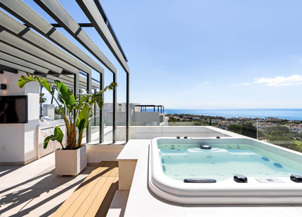ILLA DE ARQUITECTO EN VENTA EN SIERRA BLANCA, MARBELLA