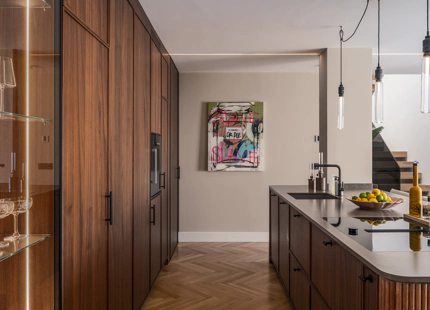ÁTICO DÚPLEX CON DISEÑO ELEVADO Y VISTAS EN LAS COLINAS DE BENAHAVÍS