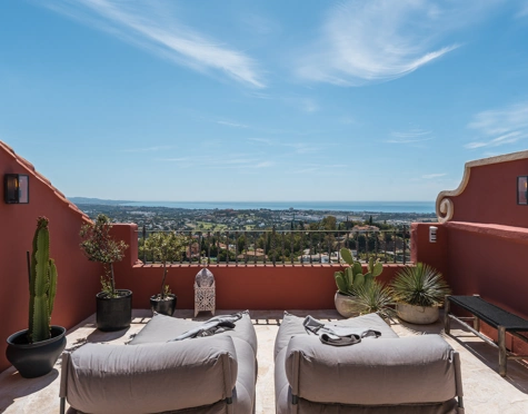 Duplex Penthouse for sale in Monte Halcones, Benahavis