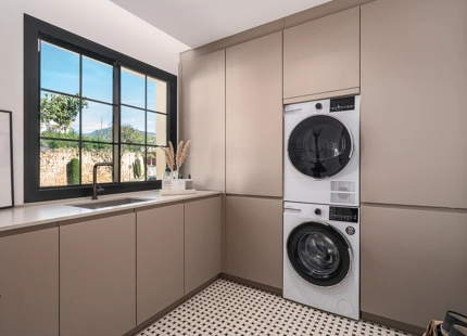 ÁTICO DÚPLEX CON DISEÑO ELEVADO Y VISTAS EN LAS COLINAS DE BENAHAVÍS