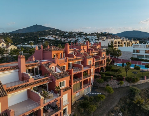 Duplex Penthouse for sale in Monte Halcones, Benahavis
