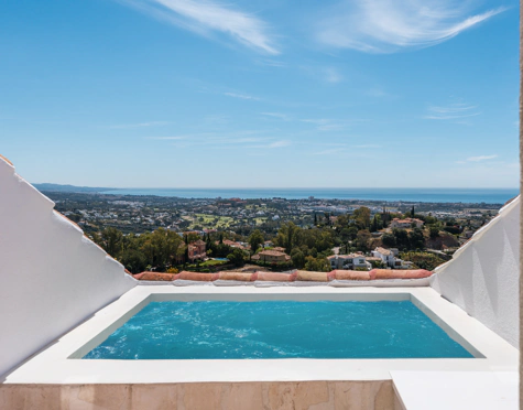 Duplex Penthouse for sale in Monte Halcones, Benahavis