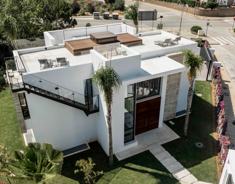 Villa for sale in El Campanario, Estepona East