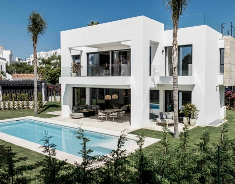 Villa for sale in El Campanario, Estepona East