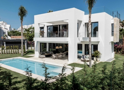 EXQUISITA VILLA CON VISTAS IMPRESIONANTES, OASIS PRIVADO Y LUJO INIGUALABLE