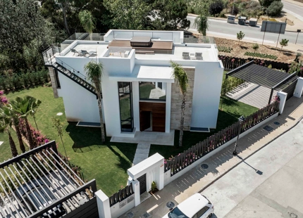 EXQUISITA VILLA CON VISTAS IMPRESIONANTES, OASIS PRIVADO Y LUJO INIGUALABLE