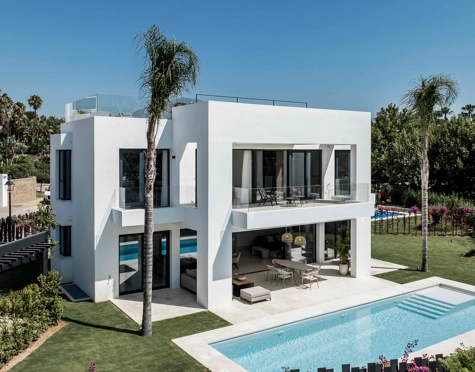 Villa for sale in El Campanario, Estepona East