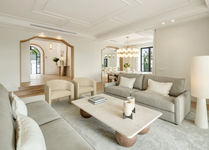VILLA MODERNA Y ELEGANTE CON VISTAS AL MAR, AL GOLF Y A LAS MONTAÑAS