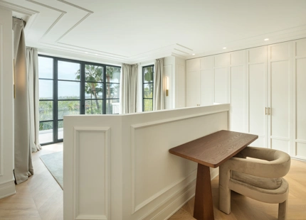 VILLA MODERNA Y ELEGANTE CON VISTAS AL MAR, AL GOLF Y A LAS MONTAÑAS