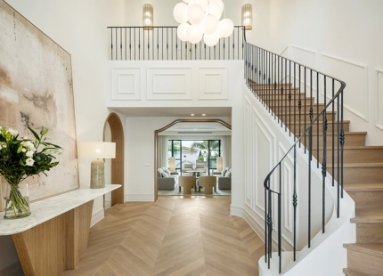VILLA MODERNA Y ELEGANTE CON VISTAS AL MAR, AL GOLF Y A LAS MONTAÑAS