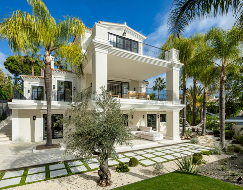 Villa for sale in Haza del Conde, Nueva Andalucia