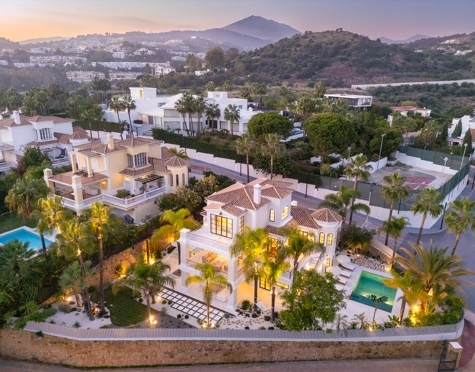 Villa for sale in Haza del Conde, Nueva Andalucia