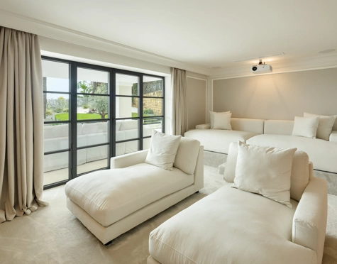 Villa for sale in Haza del Conde, Nueva Andalucia