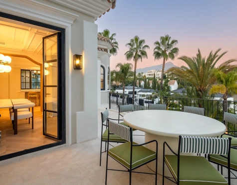 Villa for sale in Haza del Conde, Nueva Andalucia