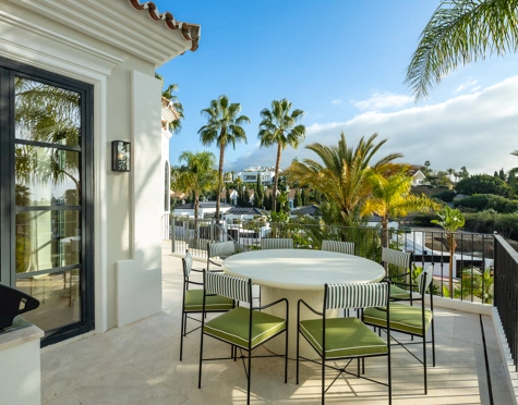 Villa for sale in Haza del Conde, Nueva Andalucia