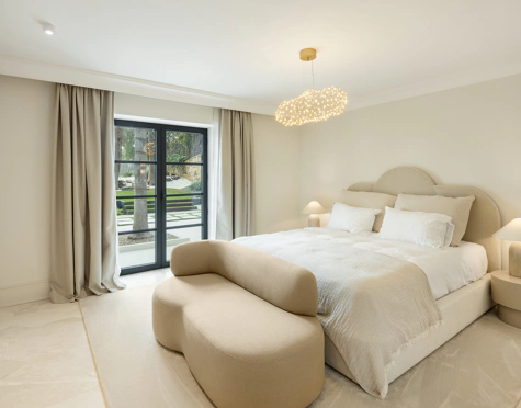 Villa for sale in Haza del Conde, Nueva Andalucia