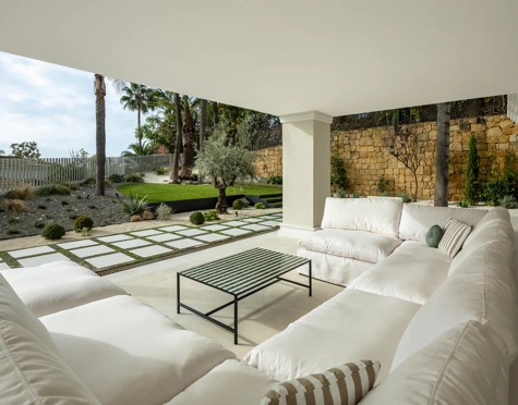 Villa for sale in Haza del Conde, Nueva Andalucia