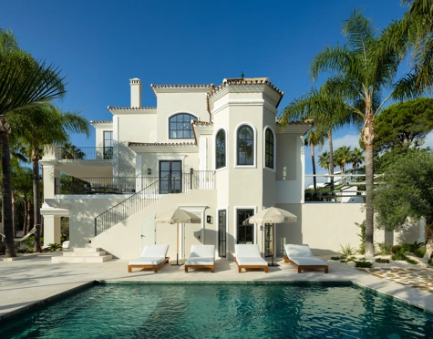 Villa for sale in Haza del Conde, Nueva Andalucia