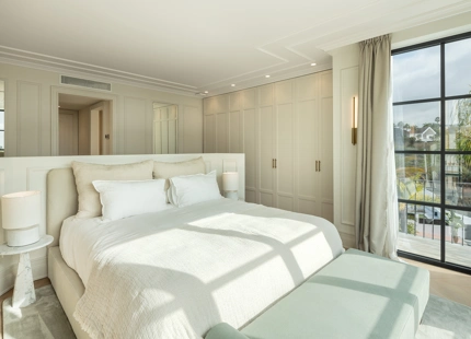 VILLA MODERNA Y ELEGANTE CON VISTAS AL MAR, AL GOLF Y A LAS MONTAÑAS