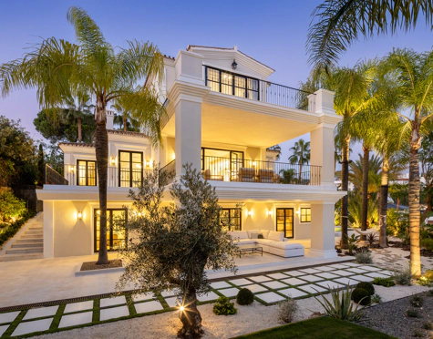 Villa for sale in Haza del Conde, Nueva Andalucia
