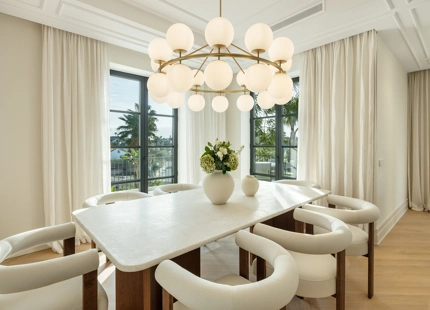 VILLA MODERNA Y ELEGANTE CON VISTAS AL MAR, AL GOLF Y A LAS MONTAÑAS
