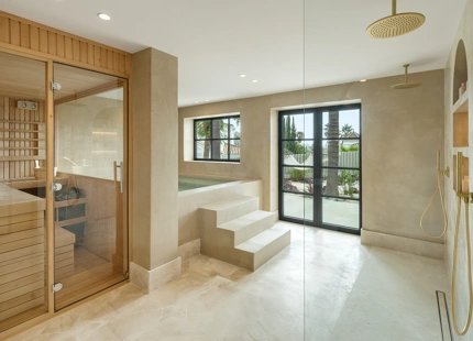 VILLA MODERNA Y ELEGANTE CON VISTAS AL MAR, AL GOLF Y A LAS MONTAÑAS