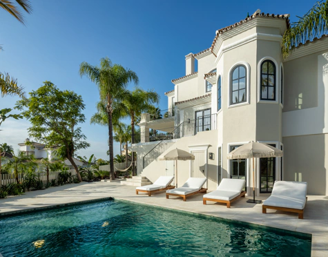 Villa for sale in Haza del Conde, Nueva Andalucia