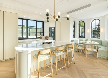VILLA MODERNA Y ELEGANTE CON VISTAS AL MAR, AL GOLF Y A LAS MONTAÑAS