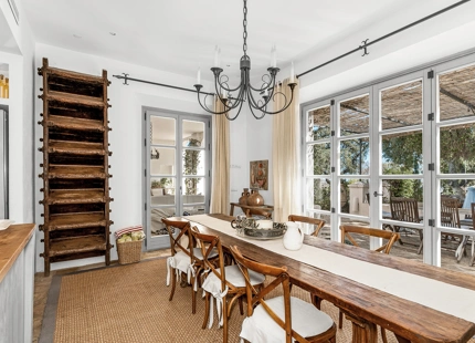 CHARMING 6-BEDROOM VILLA WITH PANORAMIC SEA AND MOUNTAIN VIEWS